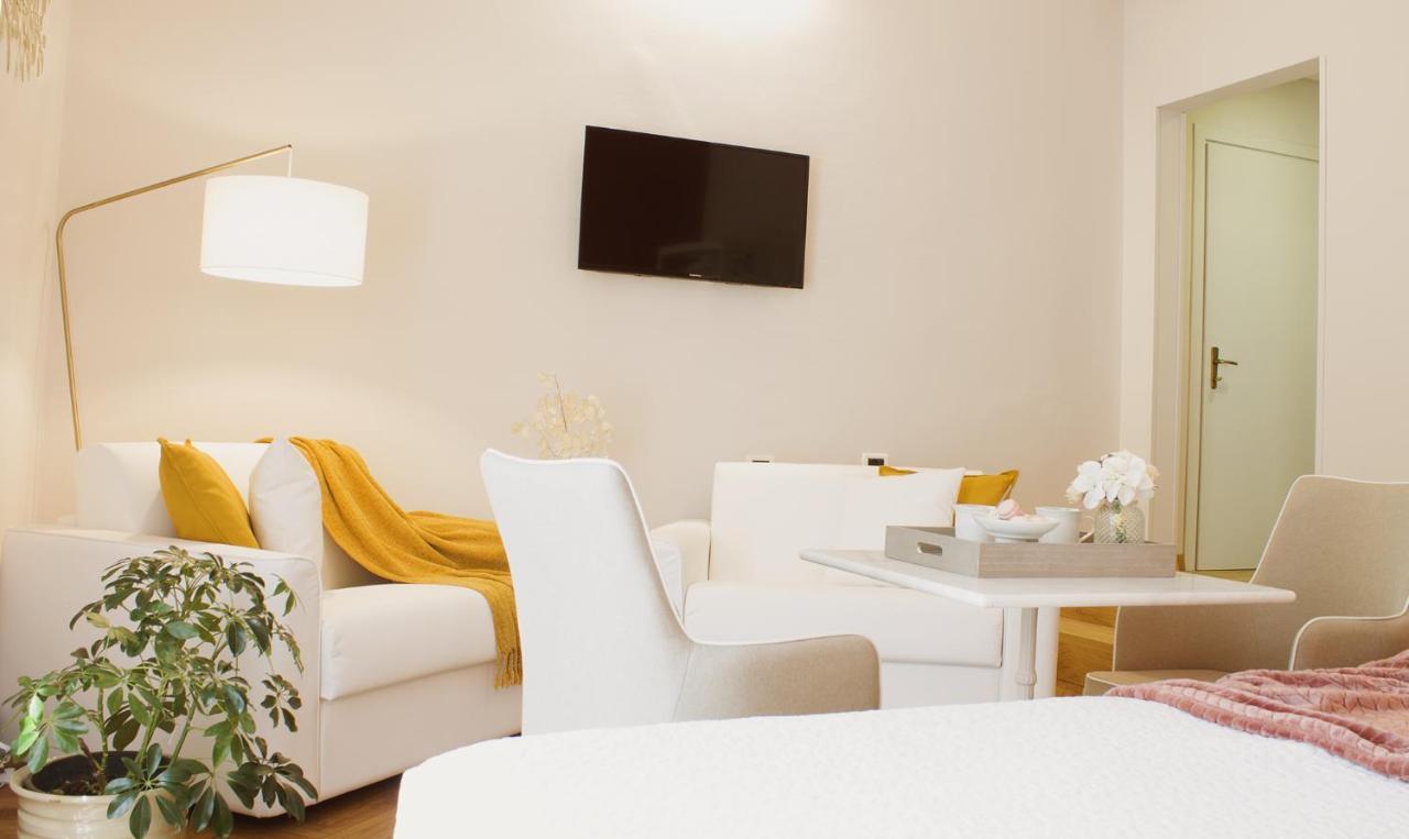 Accanto Al Centro B&B Prato Kültér fotó